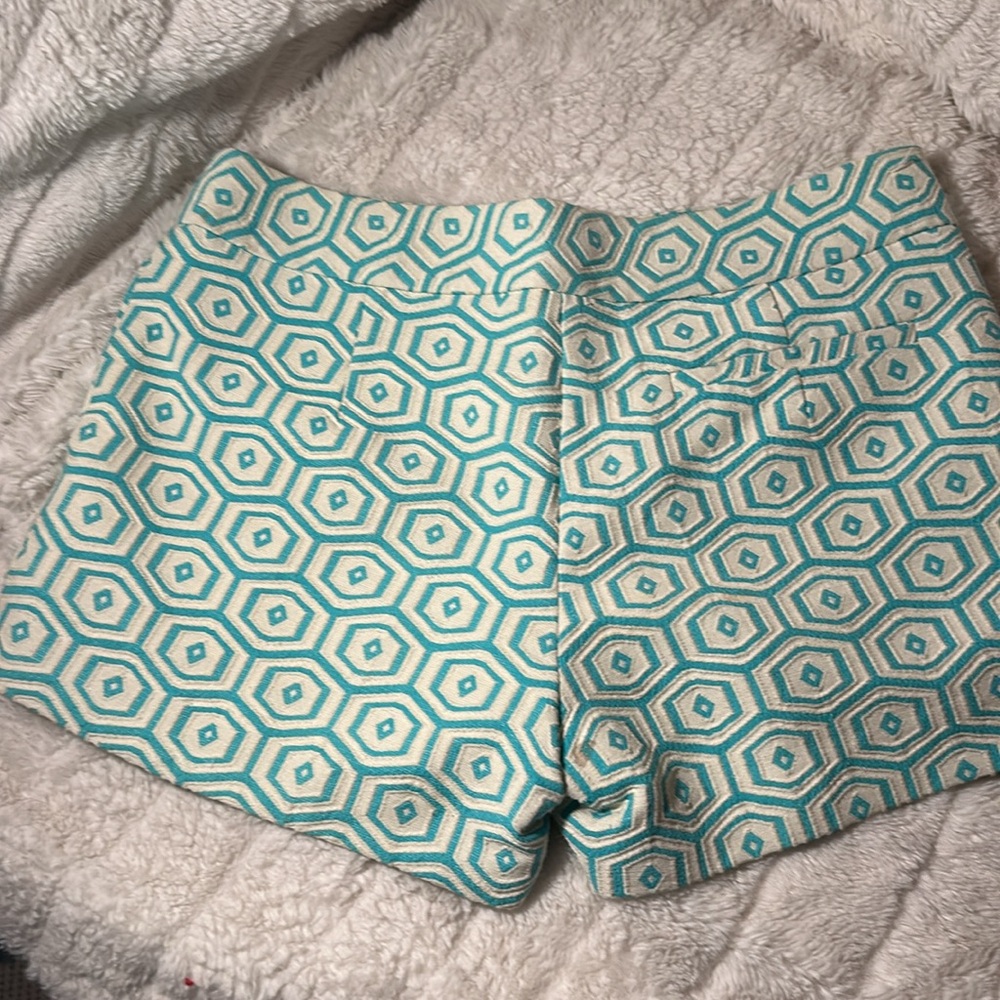 Geometric Patterned Women's Shorts by Trina Turk. Size 2 - Picture 4 of 4